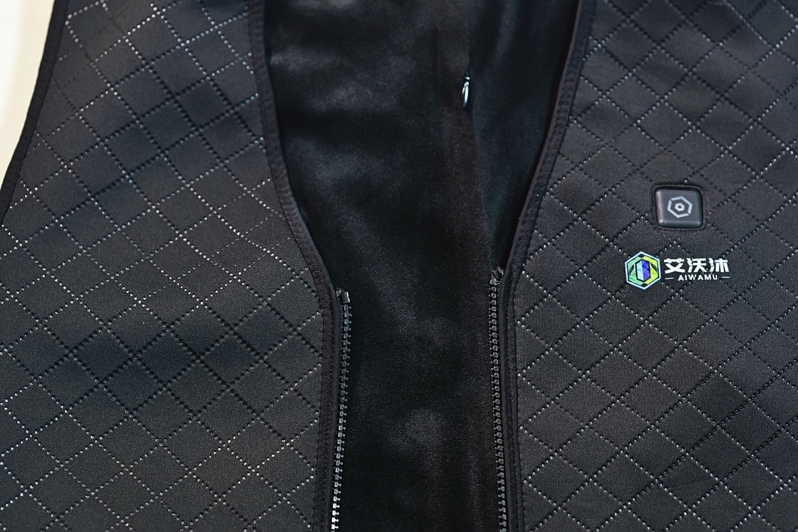 Stay Cozy and Stylish with Our Customized Carbon Fiber USB Heating Vests Winter Season