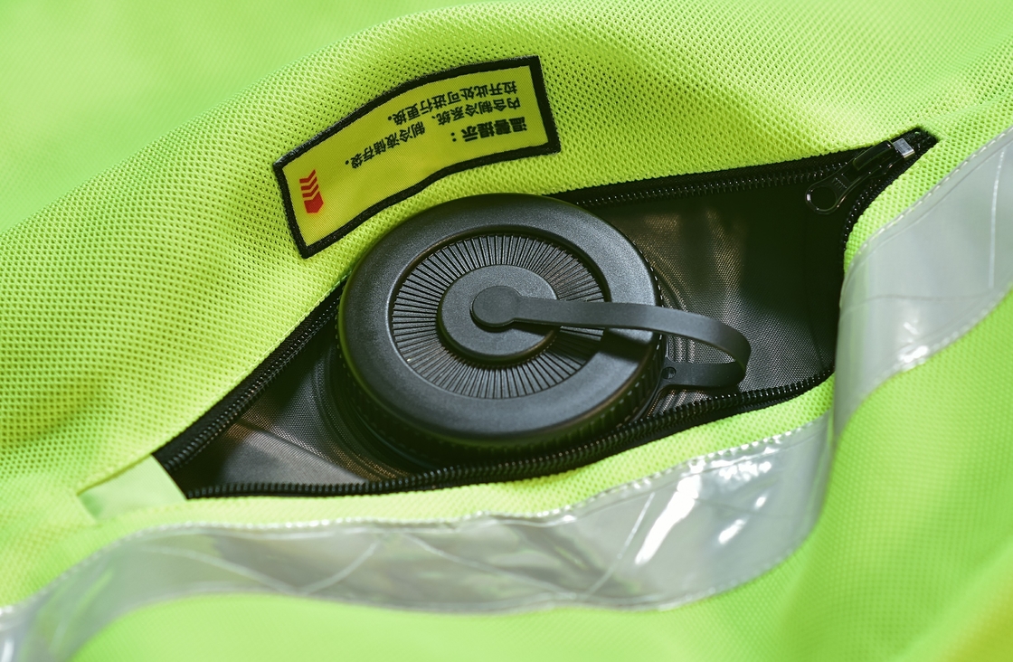 Construction Site Safety Reflective Vest with Water Circulation and Zipper Closure