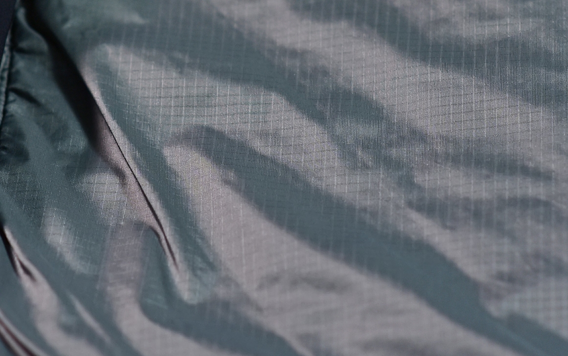 Seamless Fusing Technology for Comfortable Evaporative Air Conditioning Clothing